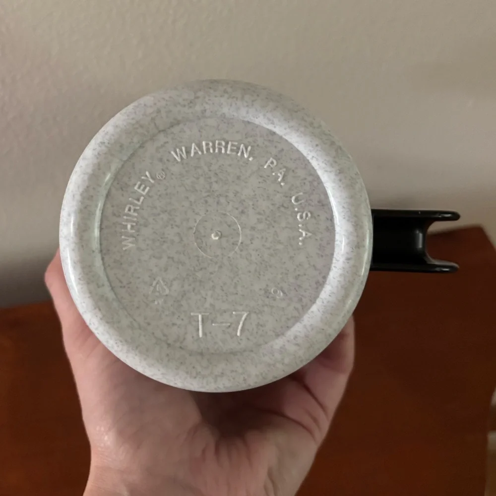 Vintage Biggby “Beaner’s” travel coffee mug - Picture 2 of 3